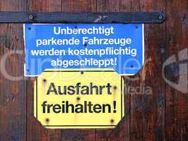 Schild - Ausfahrt freihalten