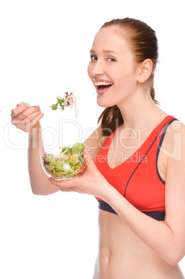 Frau mit Salatschüssel