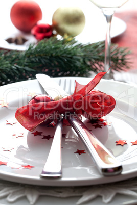 festliches Weihnachtsgedeck / christmas place setting with ribbo