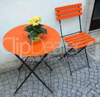 Tisch und Stuhl auf der Straße - Table and Chair