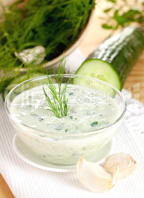 Gurkenjoghurt / fresh cucumber yogurt