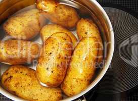 Kartoffeln im Kochtopf - Potatoes