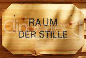 Raum der Stille - Holzschild