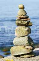 Stein Pyramide am Meer - Stone Pyramid