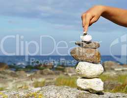 Stein Pyramide am Meer - Stone Pyramid