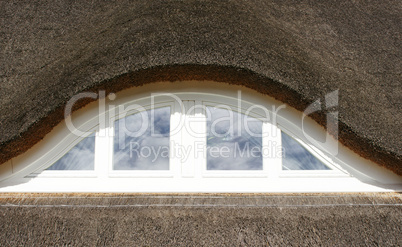 Reetdach mit Fenster