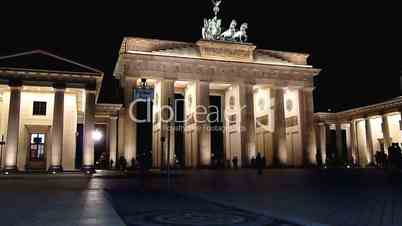 Brandenburger Tor in Berlin bei Nacht - Video