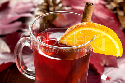 weihnachtlicher Glühwein / mulled wine with orange