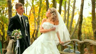 bride and groom in the autumn park