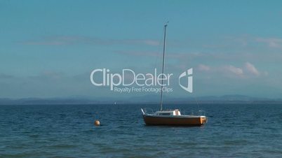 Segelboot auf dem See - Video - Sailboat Lake