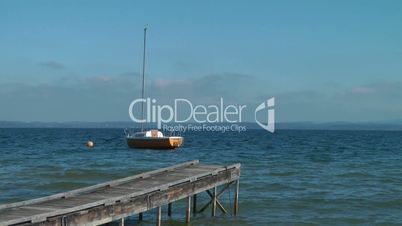 Segelboot auf dem See - Video - At the Lake