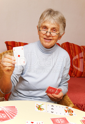 Senior with Card Game - Seniorin mit Kartenspiel