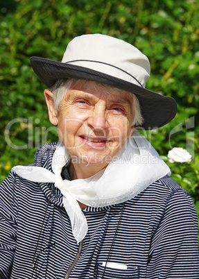 Großmutter im Garten - Grandma in the Garden