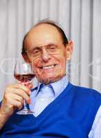 Senior drinking Wine - Senior beim Wein trinken