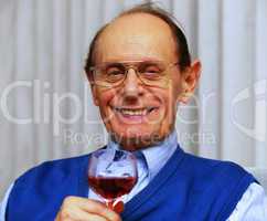 Senior with Glas of Wine - Senior mit Weinglas