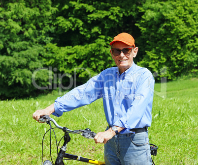 Happy Senior with Bike - Senior mit Fahrrad