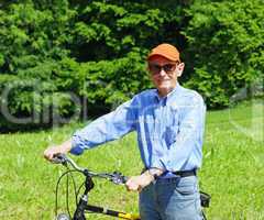 Happy Senior with Bike - Senior mit Fahrrad