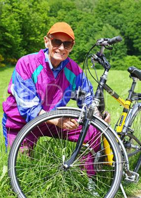 Senior with Bike in Nature - Senior mit Fahrrad