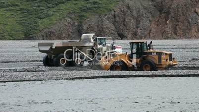 River loader and dump truck P HD 7986