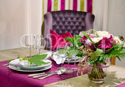 Luxuriös gedeckter Esstisch Luxuriously covered dining table