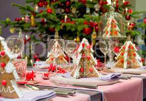 Weihnachtlich gedeckter Esstisch Christmas dining table