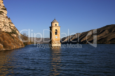 Kirche im Ebro