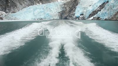 Boat cruise away from glacier P HD 8354
