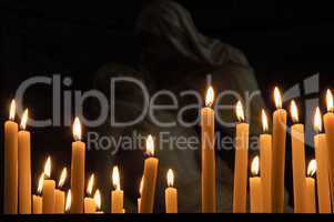 Kerzen vor Pieta / Candles in front of Pieta
