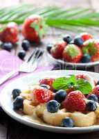Waffel mit Erdbeeren / waffle with strawberries