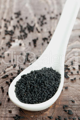 Schwarzkümmel auf Löffel / black caraway on spoon