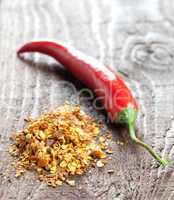 Chilisamen und Schote / chili seeds and chili