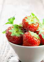 Erdbeeren in Schale / strawberries in bowl