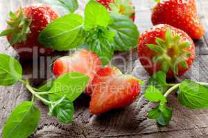 Erdbeeren und Minze / strawberries and mint