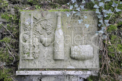 Tafel an einem Weinberg bei Traben-Trarbach