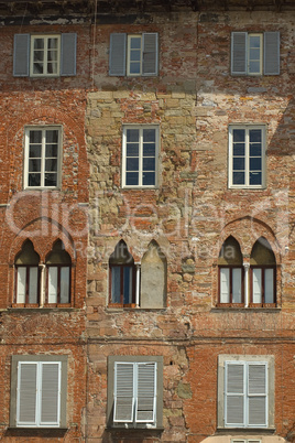Hausfassade in Lucca, Toskana - House facade in Lucca, Tuscany