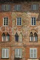 Hausfassade in Lucca, Toskana - House facade in Lucca, Tuscany