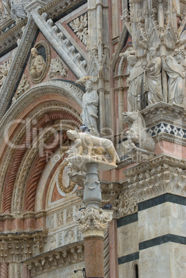Der Dom von Siena (ital. Cattedrale di Santa Maria Assunta) - The Cathedral of Siena (Italian: Duomo di Siena)