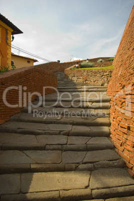 Treppe zum Castello dei Vicari in Lari, Toskana, Italien - Stairway to the Castello die Vicari in Lari, Tuscany, Italy