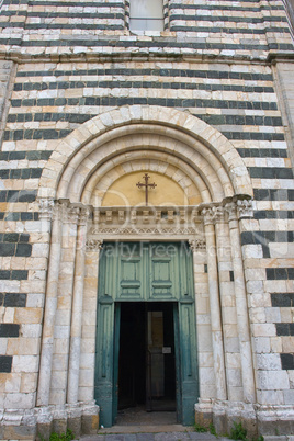 Der Dom Dom Santa Maria Assunta in Volterra, Toskana, Italien - The basilica Dom Santa Maria Assunta in Volterra, Tuscany, Italy