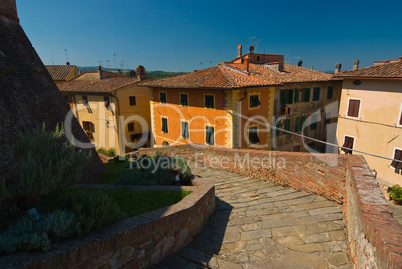 Treppe zum Castello dei Vicari in Lari, Toskana, Italien - Stair