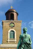 Marienkirche mit Tine Skulptur in Husum Nordfriesland