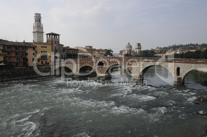 Ponte Pietra und Dom in Verona