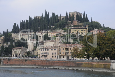 Etsch und Hügel S. Pietro in Verona