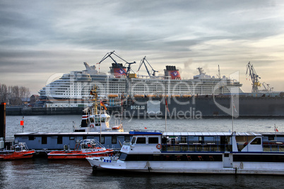Disney Dream im Hafen Hamburg
