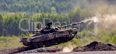 Shooting tank T-90