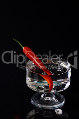 Chilischote in Glasschale