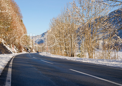 Straße im Winter in den Bergen - Street Winter