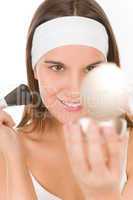 Make-up skin care - woman apply powder