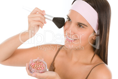Make-up skin care - woman apply pearl powder