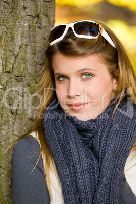 Autumn park - fashion woman with sunglasses